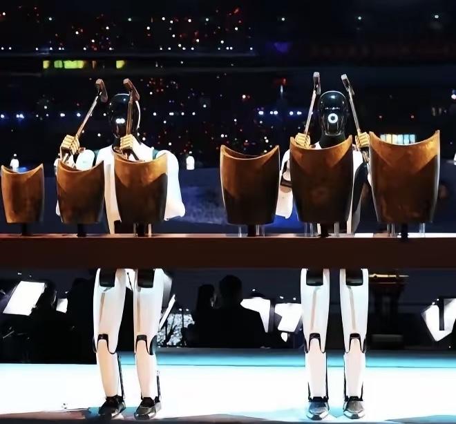 全运会刘德华来了我不意外，汪明荃来了我也不意外，最让人意外的是居然不按常理，让机