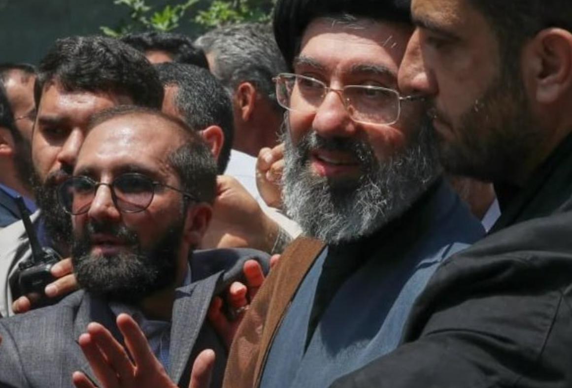 以色列自己承认了，伊朗新任最高领袖穆杰塔巴，比他父亲哈梅内伊更加激进。现在看