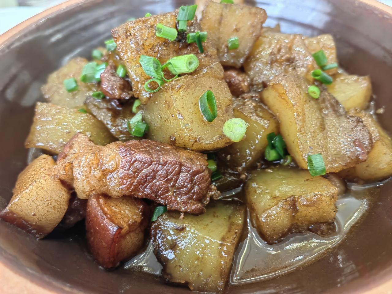 潜山特色菜，山芋粉炖肉。