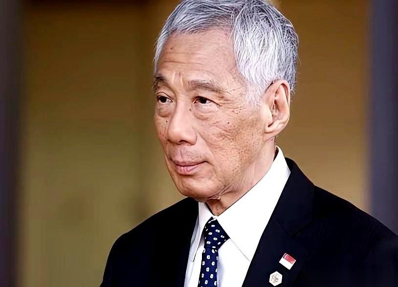 新加坡前总理李显龙甩出一句话，说印度光凭人多，就能把中国超了。这话乍一听，后背
