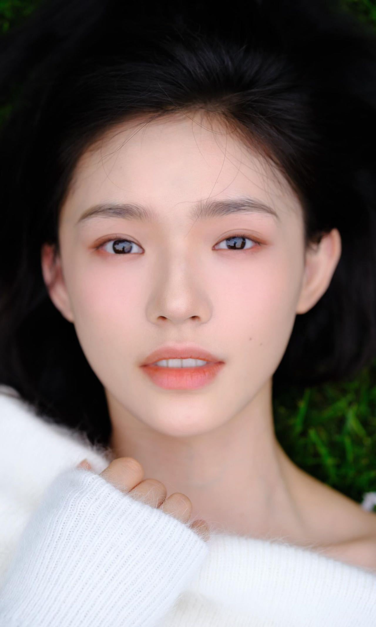 林允今日更新全屏图，越素越美丽​​​