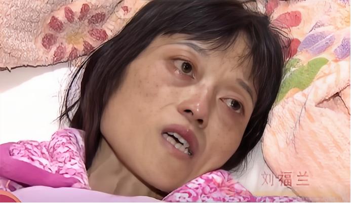 2016年，一单亲妈妈身患绝症临终托孤，不料，亲戚个个哭穷，看着两个年幼