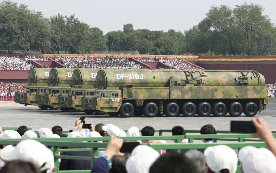 2025年9月3日阅兵式上，中国首次公开了东风-31BJ洲际导弹，这玩意儿藏在地