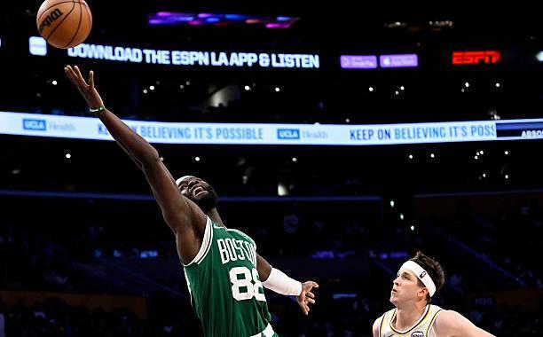 当初凯尔特人为了签下被独行侠用延伸条款裁掉的老年麦基，把内米亚斯-克塔给裁掉了，