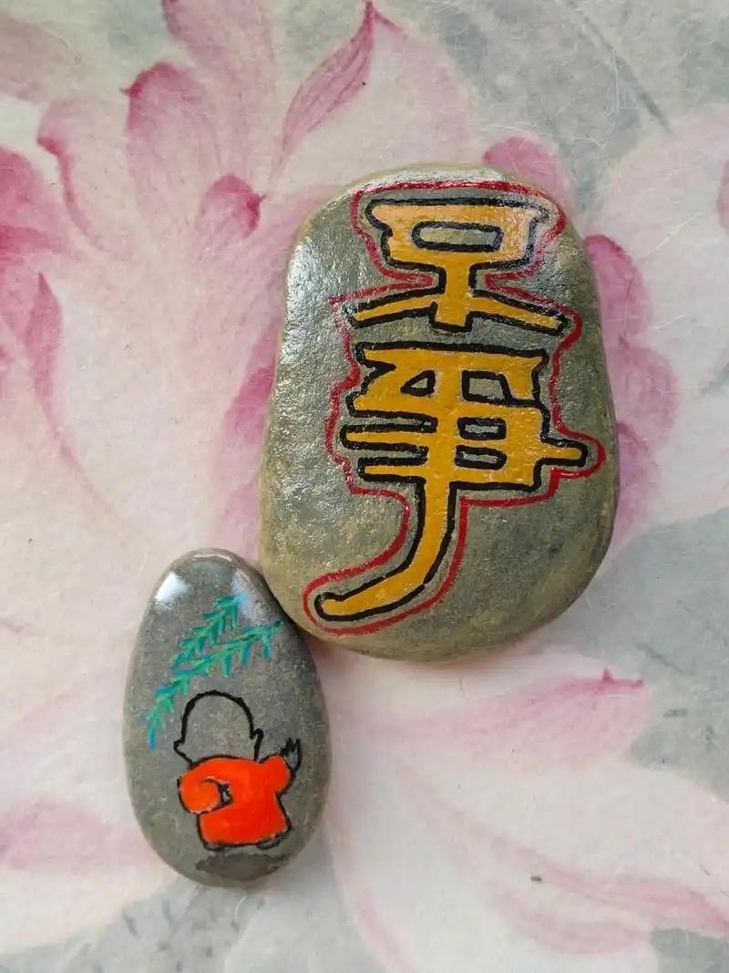 人这一生，不必急着圆满，不必慌着结果，不必逼自己事事完美。慢慢走、稳稳活