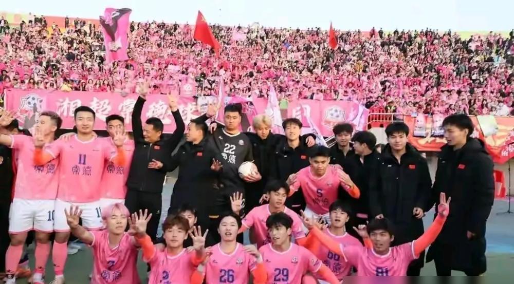 狂欢，是崩塌的前奏。常德队用3:1的比分，捂住了所有赛前的喧哗。永州队在半决