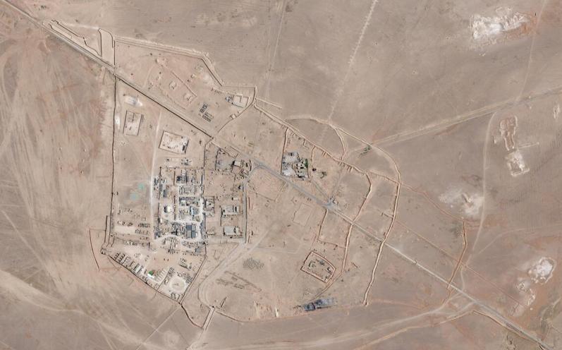 美军全面撤出叙利亚刚满十天，大马士革的审判台就搭好了。4月26日，朱拉尼政府首次