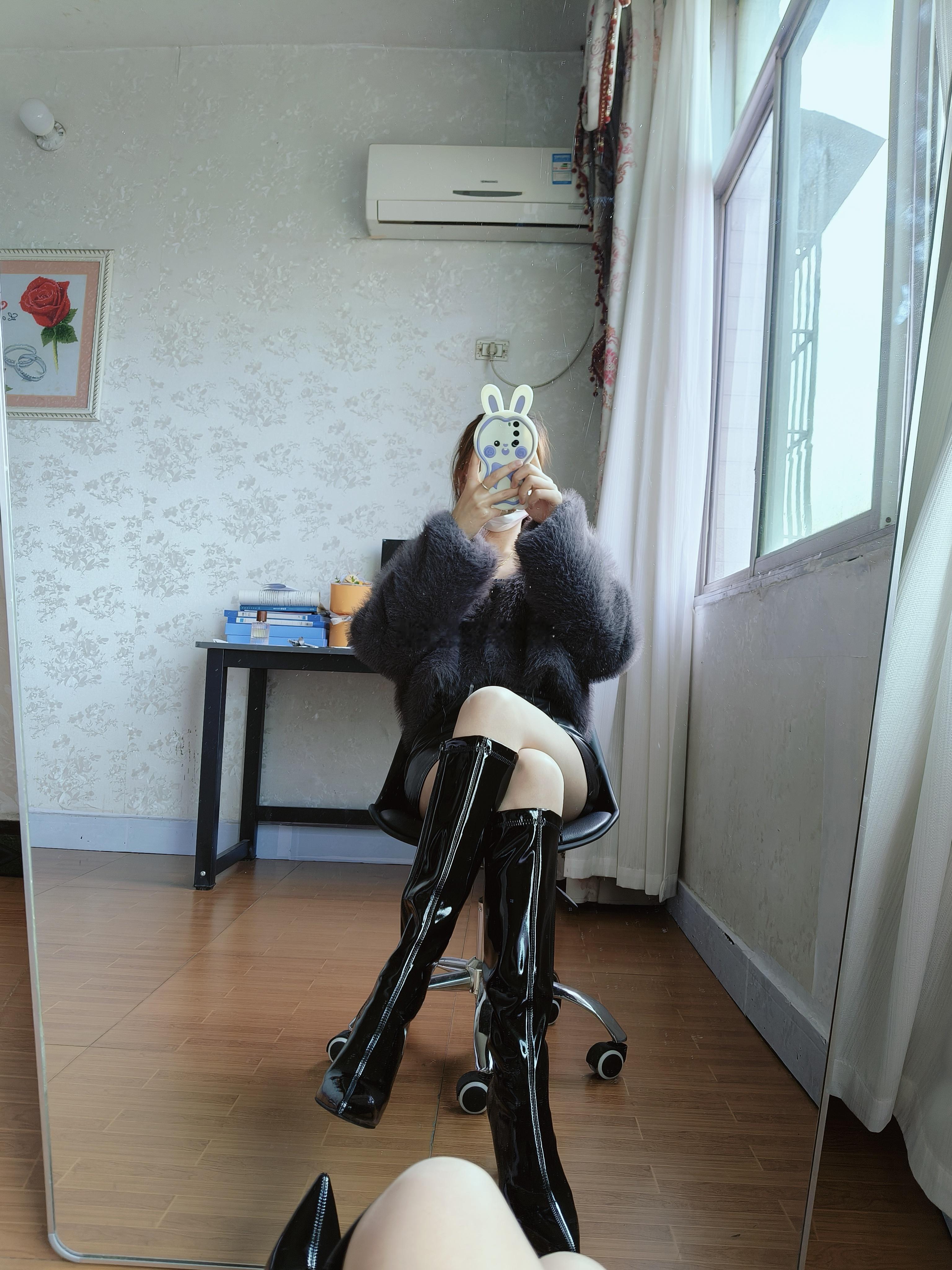 今日份黑色长靴，显瘦又百搭！