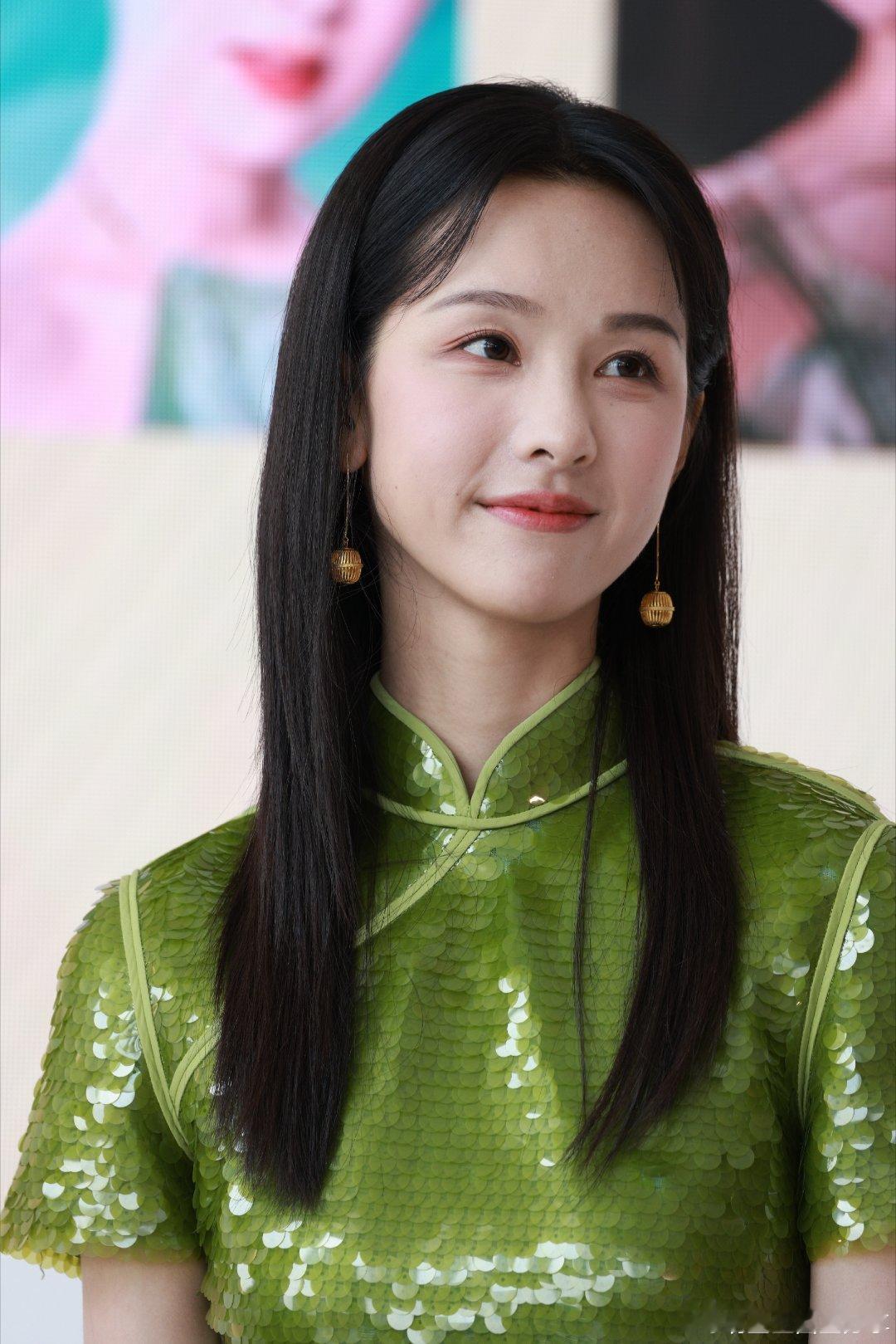 陈都灵这气质，不愧是学霸型知性美女​​​