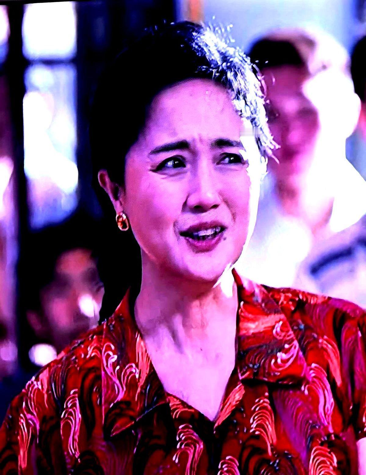 别二刷了，她眼里的光不是演的，是命在烧。你看到的那个鲜活、泼辣的女老板高雪梅，