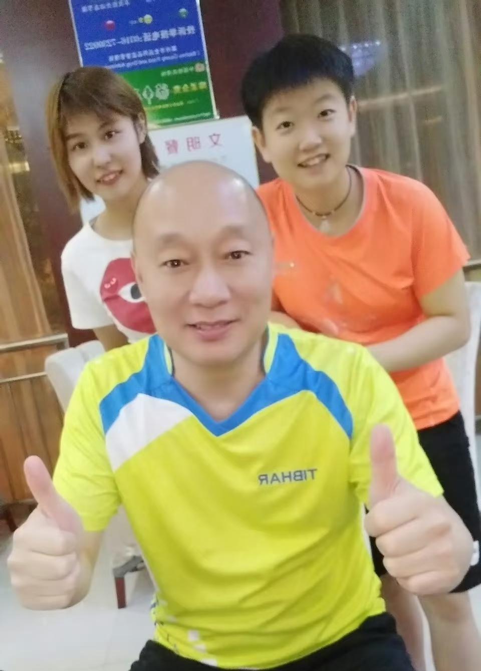 莎莎在河北队的时候是真的开心啊！图一最好的小杨和老孙！图二图三太逗了，莎莎不