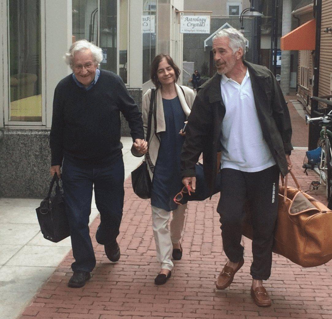 【美国公知】这几张照片里的那个最老的美国老头子就是乔姆斯基。他是一位著名的语