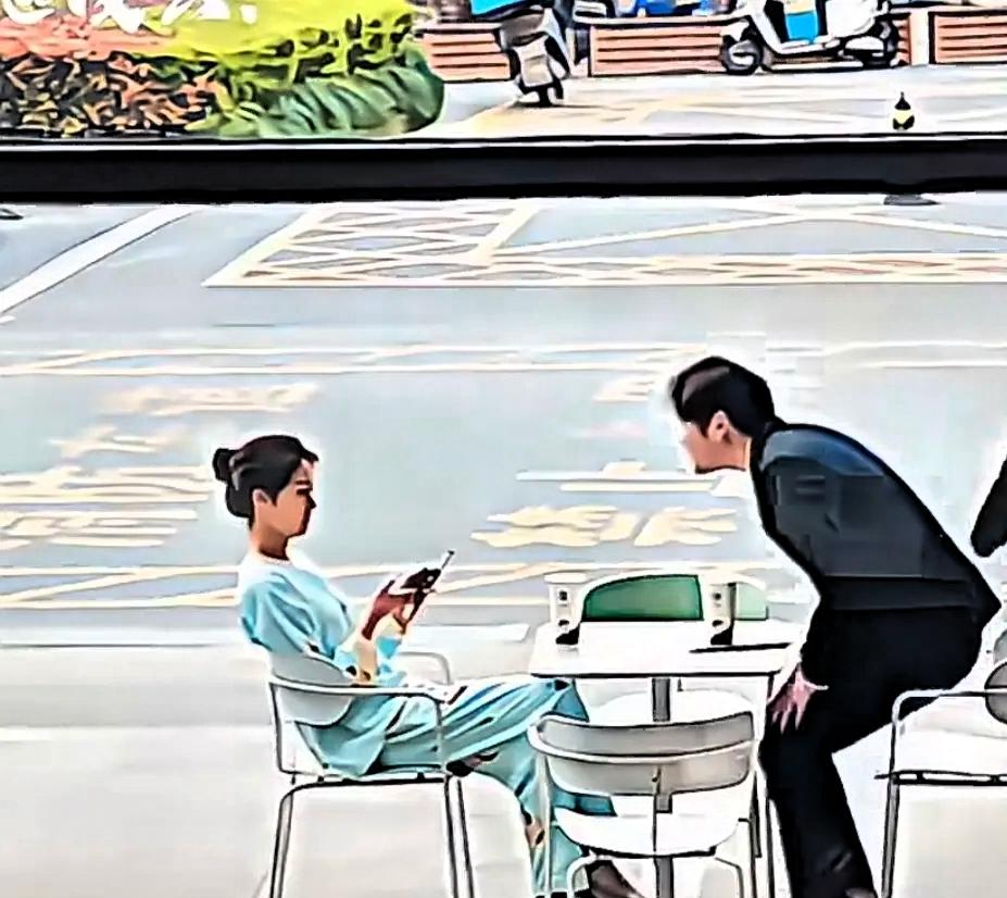 女孩抵触家里安排的相亲，没有刻意打扮，直接穿着睡衣赴约，态度很明确，不想勉强自