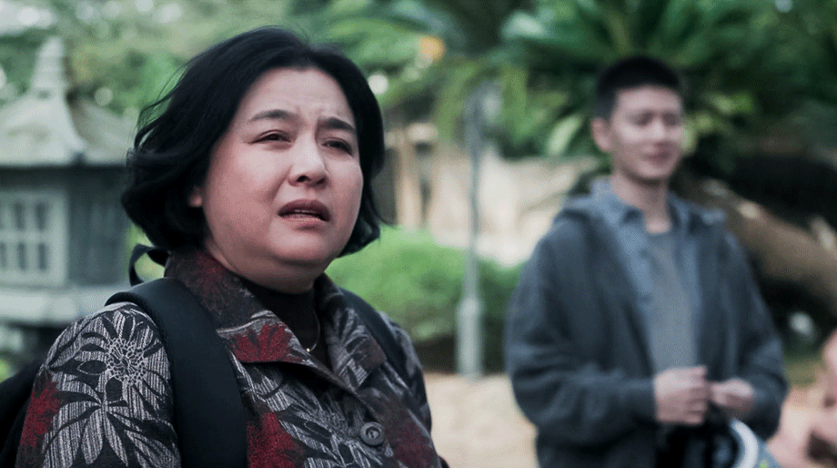 “一把年纪了还那么怂”模糊的镜头里吃妈妈的瓜~​​​