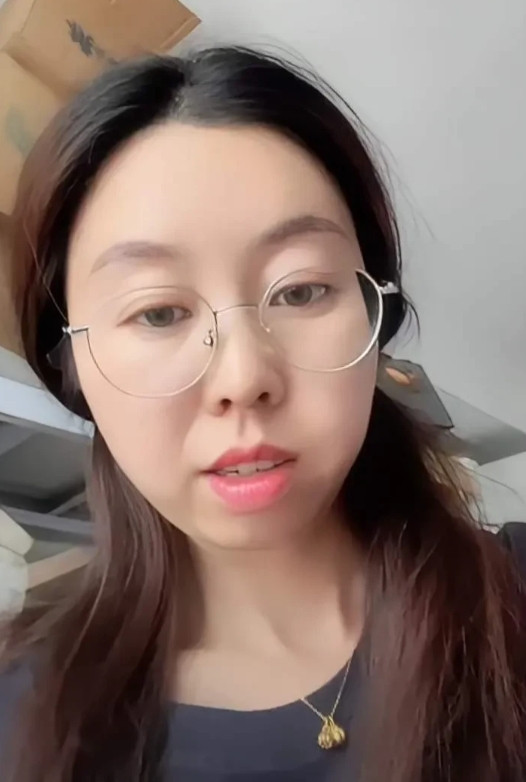 其实，田静还是盼着许敏能来他家的吧！有人问，五一怎么没去九江，田静说，那边的人怎