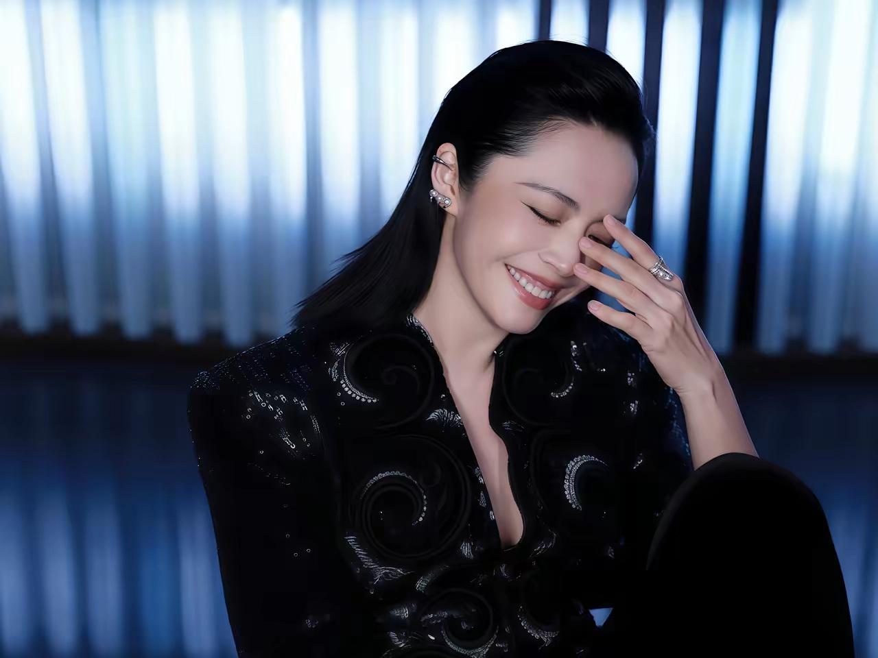 人民网点名批评姚大嘴，过瘾呀！明明早已离婚，却一直秘而不宣，如今特意发文官宣