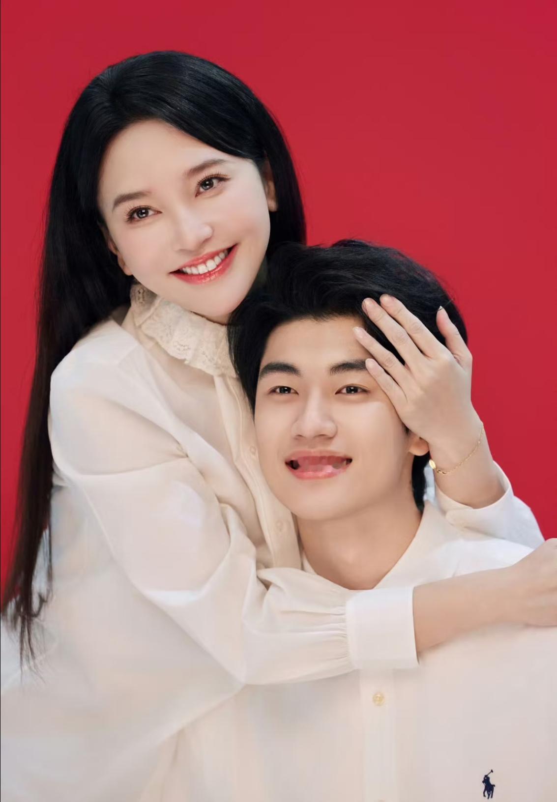 缘分这玩意儿真是奇妙，不服都不行。就拿金莎跟孙丞潇的第一次见面来说吧。金