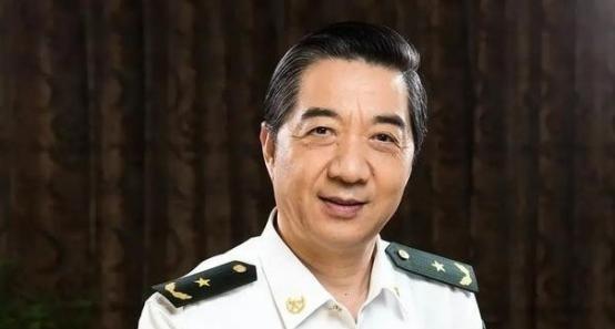 谢谢你张召忠！你真是伟大的预言家！2015年你就说过：“美国啥也不干，让东方大国