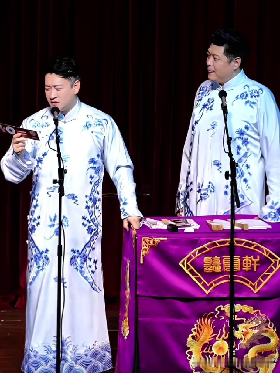 曹云金和刘云天的这段相声堪称一语双关之妙，抖出来的包袱十分精彩，内容是这样的：
