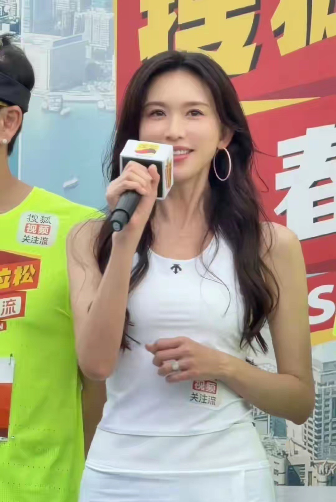 香港马拉松：林志玲做作秀身材？吕良伟年轻到不敢认，黄宗泽颜崩