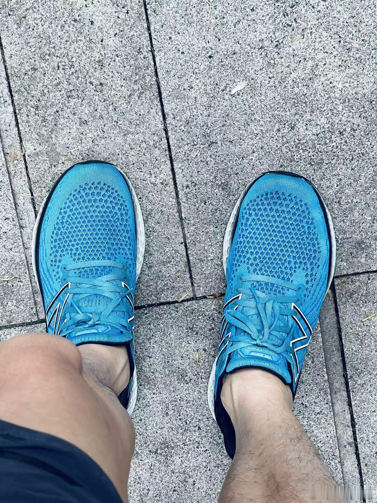 我是习惯每天都要跑步的，就算下雨，也到地下停车场小跑两圈，跑多跑少关系不大，有跑