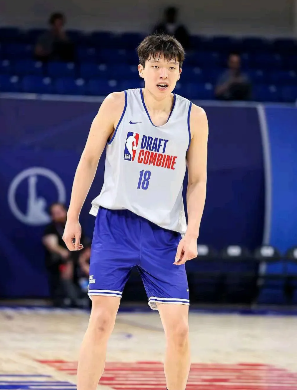 一天狂练14小时，只睡5个小时。食堂阿姨看着都直摇头。这就是杨瀚森备战N