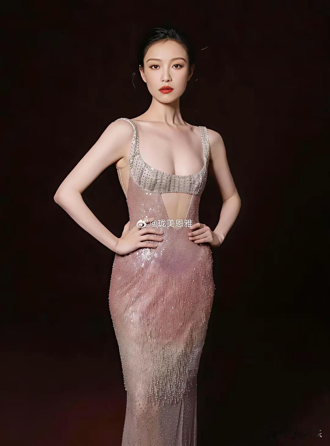 不是说男人都喜欢倪妮这种身材吗？看来井柏然的审美果然有点不一样！​​​