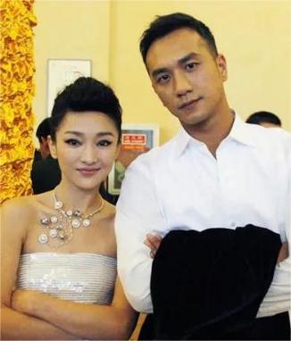 2004年，黄觉与徐静蕾恋爱，周迅劝道：徐静蕾这个女人真的不简单，你可别被她骗了