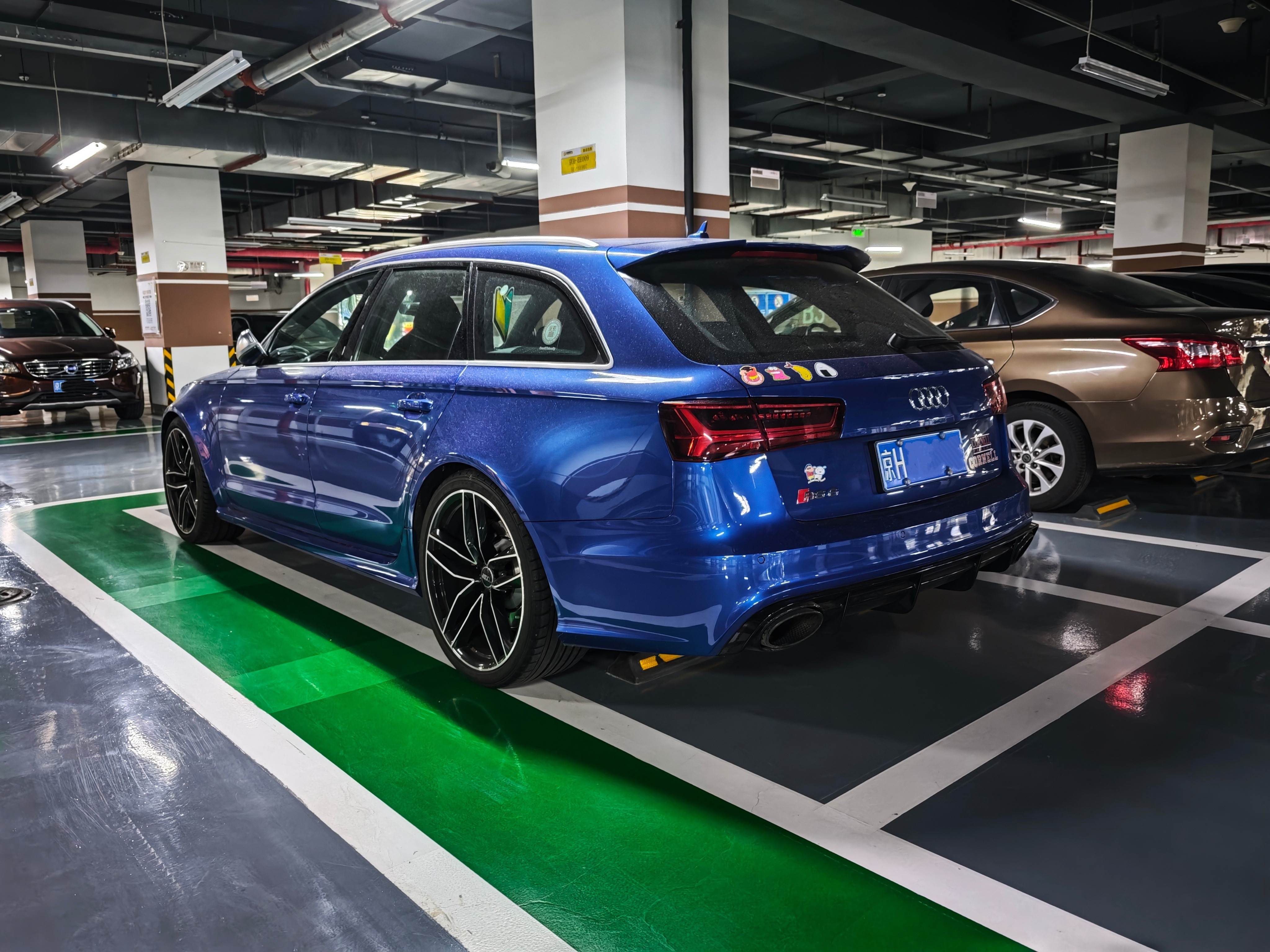 偶遇陶喆同款奥迪RS6（他的车是红色的）​​​