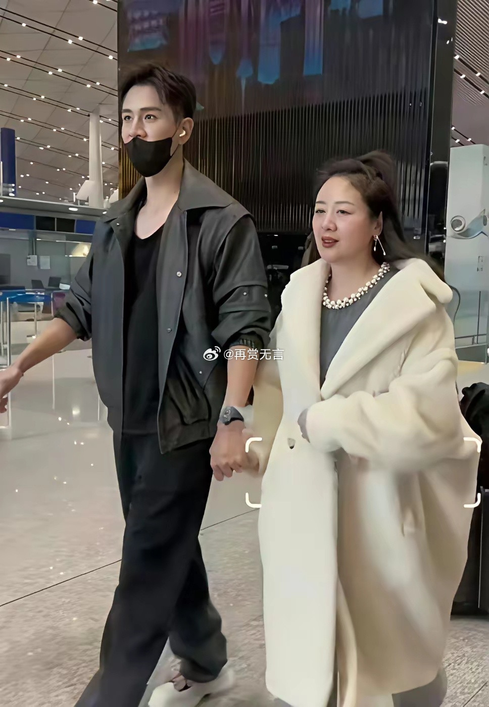 长得这么帅，居然娶这么肥的老婆，经超也很难找老婆吗？