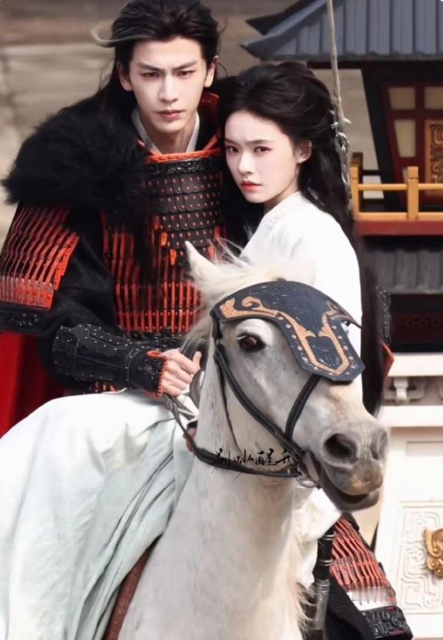 林允资源突然变好原因？很多人都在说林允和某叔的绯闻，说是因为他们之间的关系，林