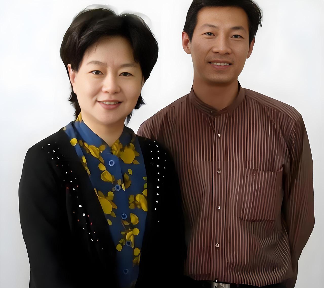 1999年，鞠萍向丈夫提出了离婚，丈夫却提出孩子和钱只能带走一样。鞠萍一听就知道
