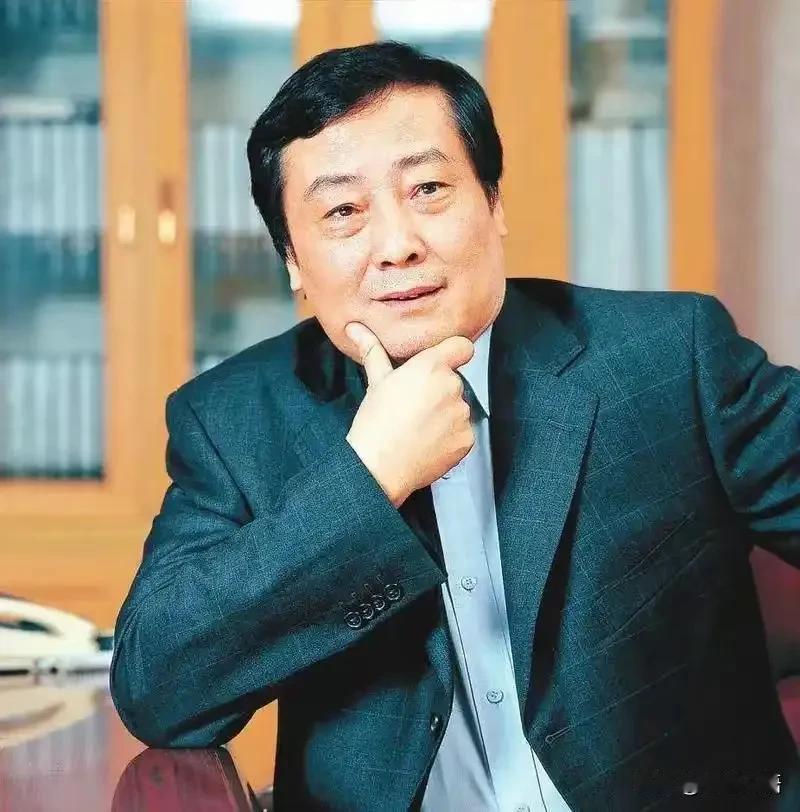 这遗产风波一爆出来，宗庆后的人设是崩得稀碎，宗老变成了老宗，塌房变成了塌坟，“布