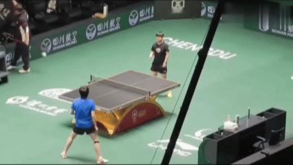 11月29日，王楚钦的一个动作，似乎让莎莎生气了！为了迎接成都混团世乒赛，王