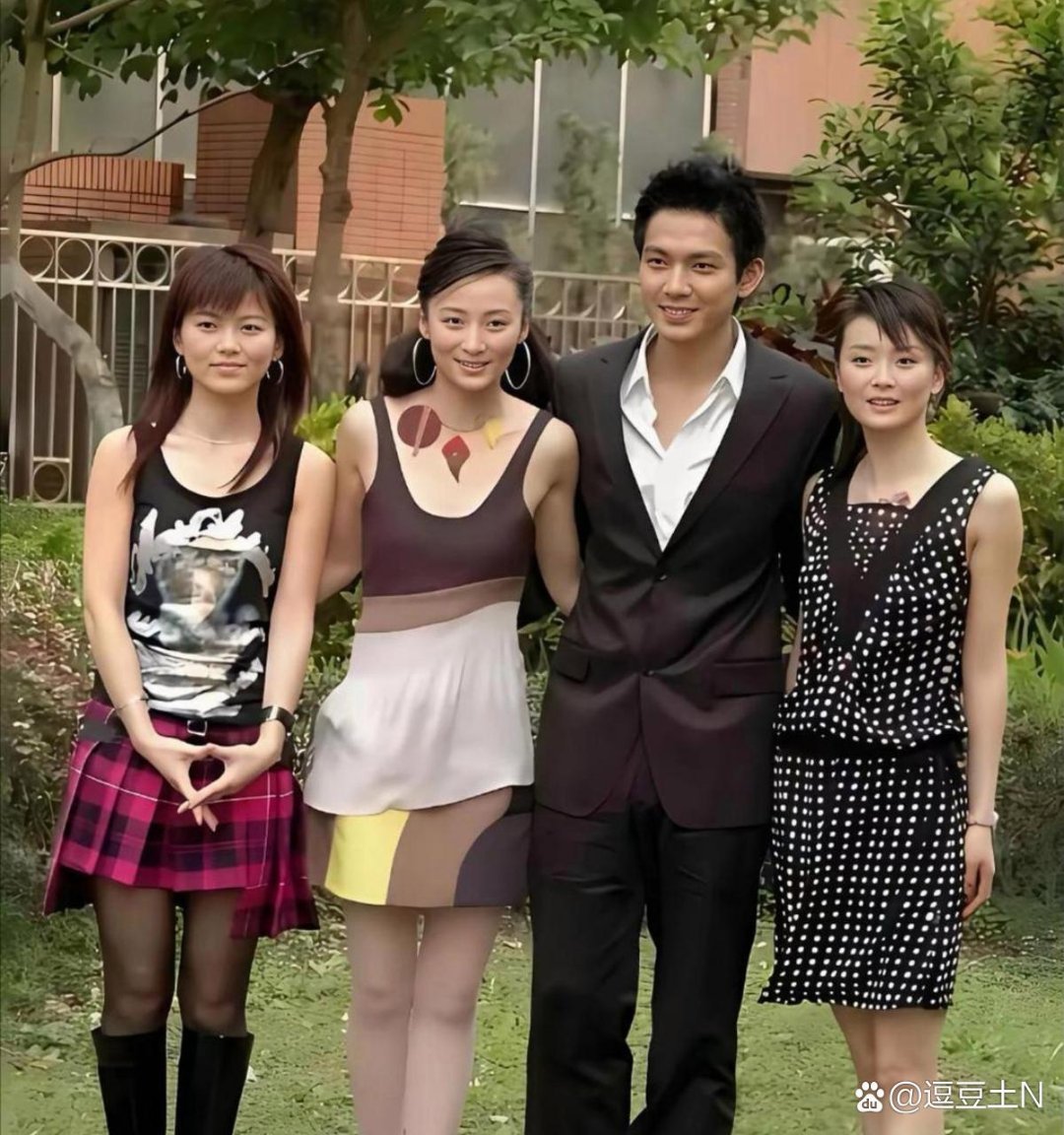当年李湘没胖的时候是真好看