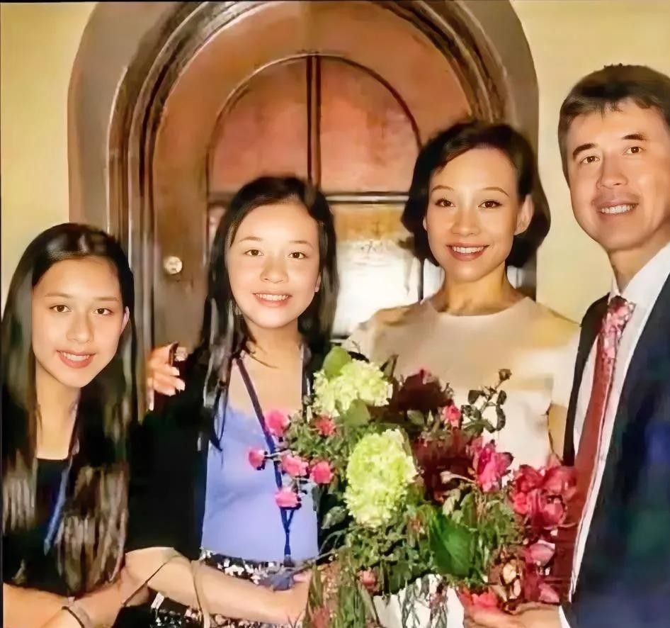 陈冲结过两次婚，生下两个女儿，如今两个女儿的现状截然不同。大闺女许文婷26岁，