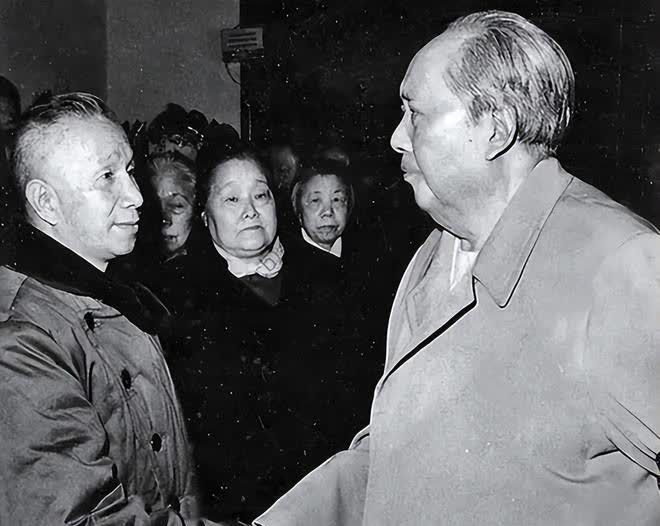 粟裕，淮海战役首功，这事儿好像没多少人知道。李银桥老先生的回忆录里，藏着不少
