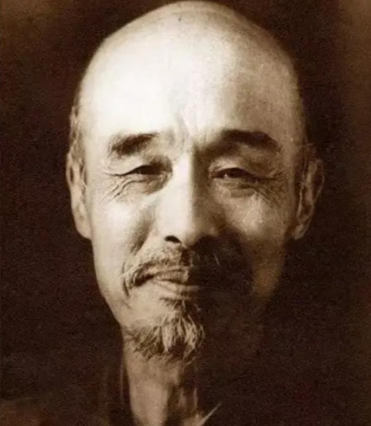 1911年，李叔同回国后，在房间挂了一幅日本女子的裸体画，妻子俞氏每次看见都忍不