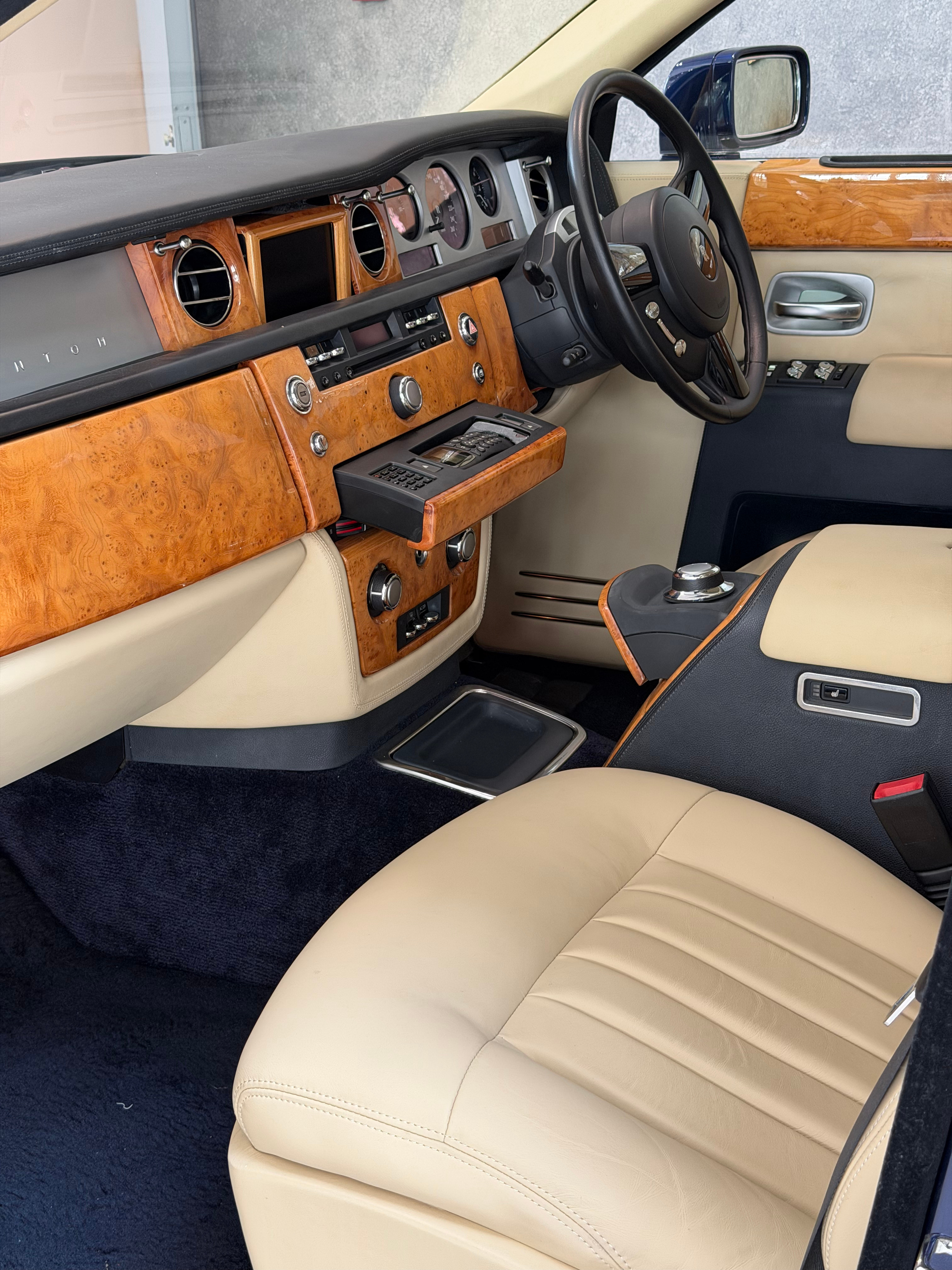 劳斯老了依然是劳斯莱斯100万就能开幻影啦！深圳