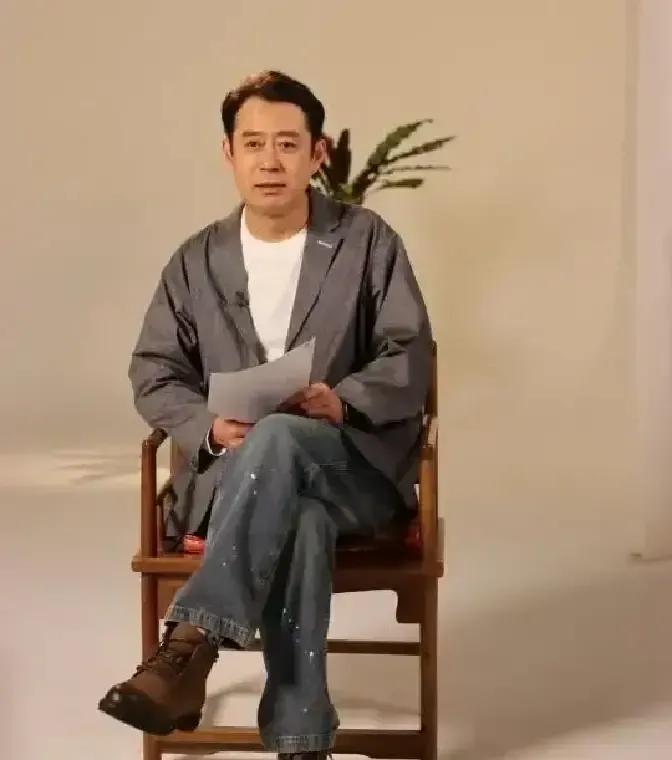 刘钧演了二十多年配角，2018年靠《知否》里那个偏心老爹盛弘突然出圈。剧一播，