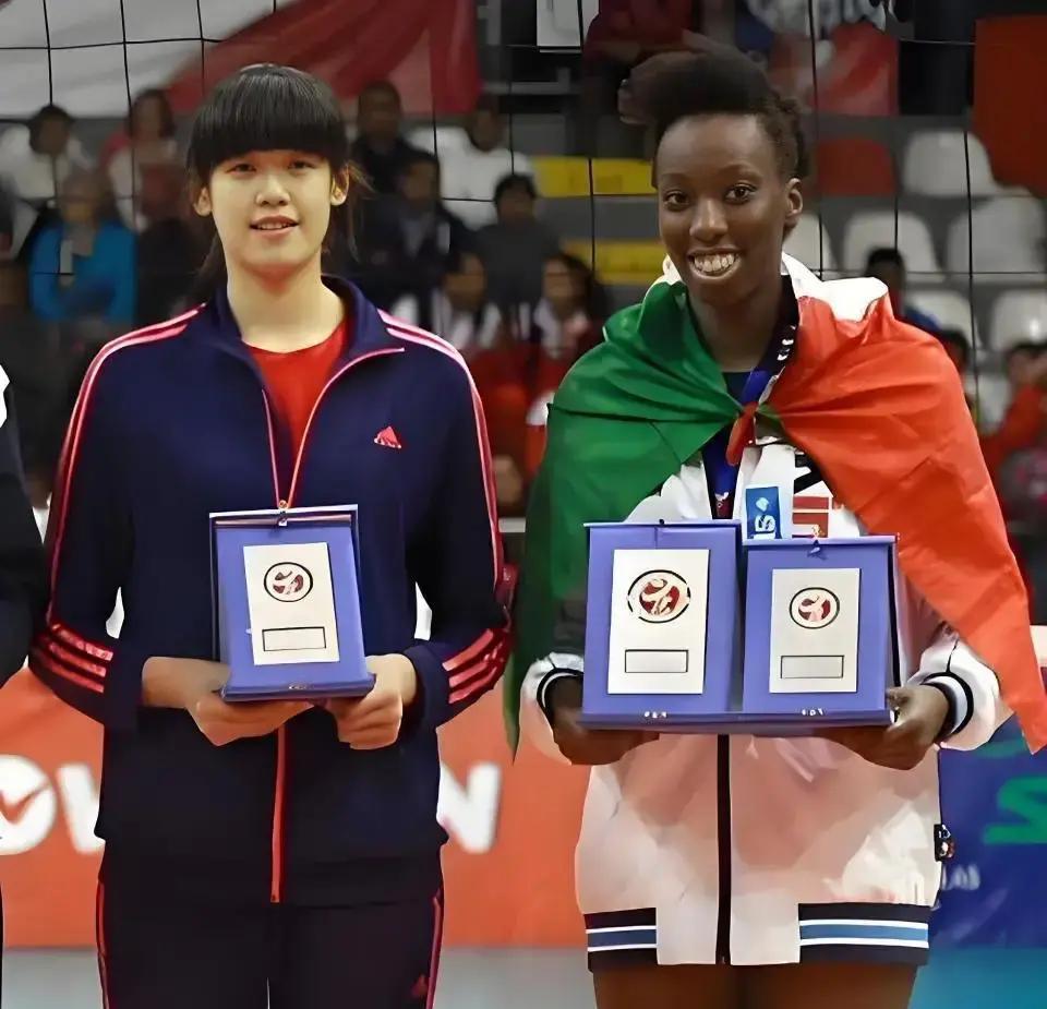 9岁被挑走的黑龙江女孩，如今年薪百万她9岁坐绿皮火车来天津时，身高1米42