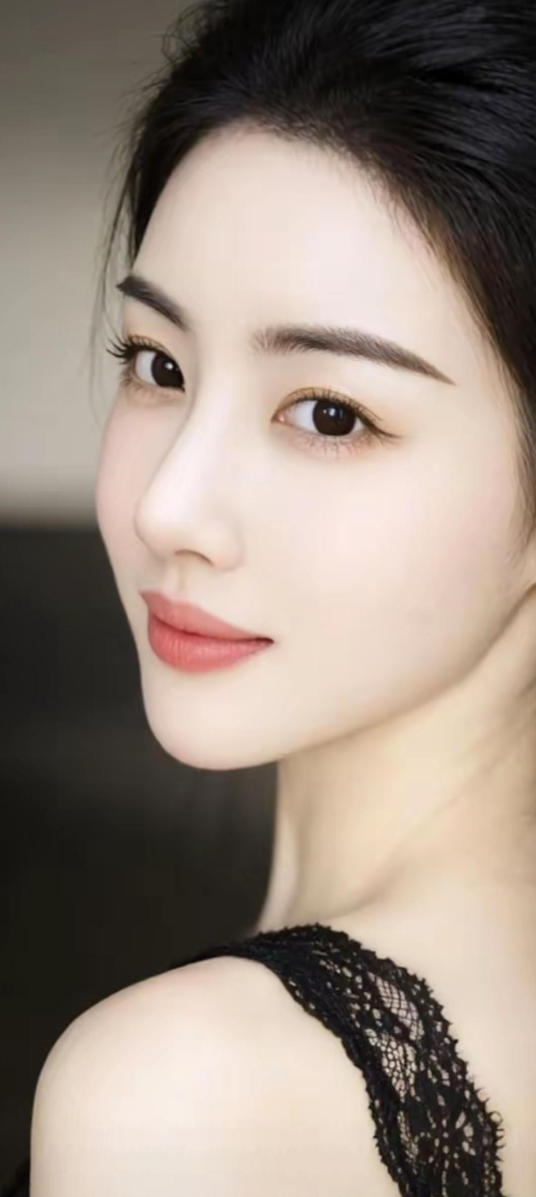 温柔似水的东方美人，黑纱轻掩，宛如画卷中的古典美人。