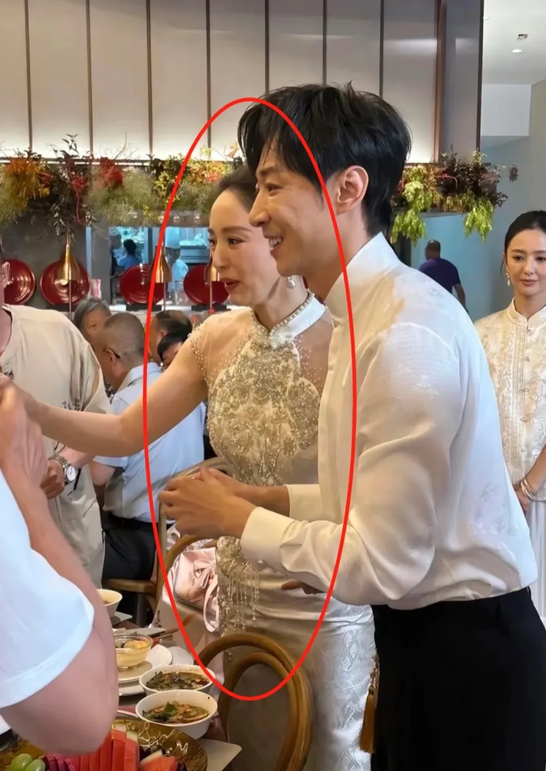 董璇这会骑虎难下了，之前二婚炒的有多火，现在就有多后悔，这不二人综艺上拌嘴了
