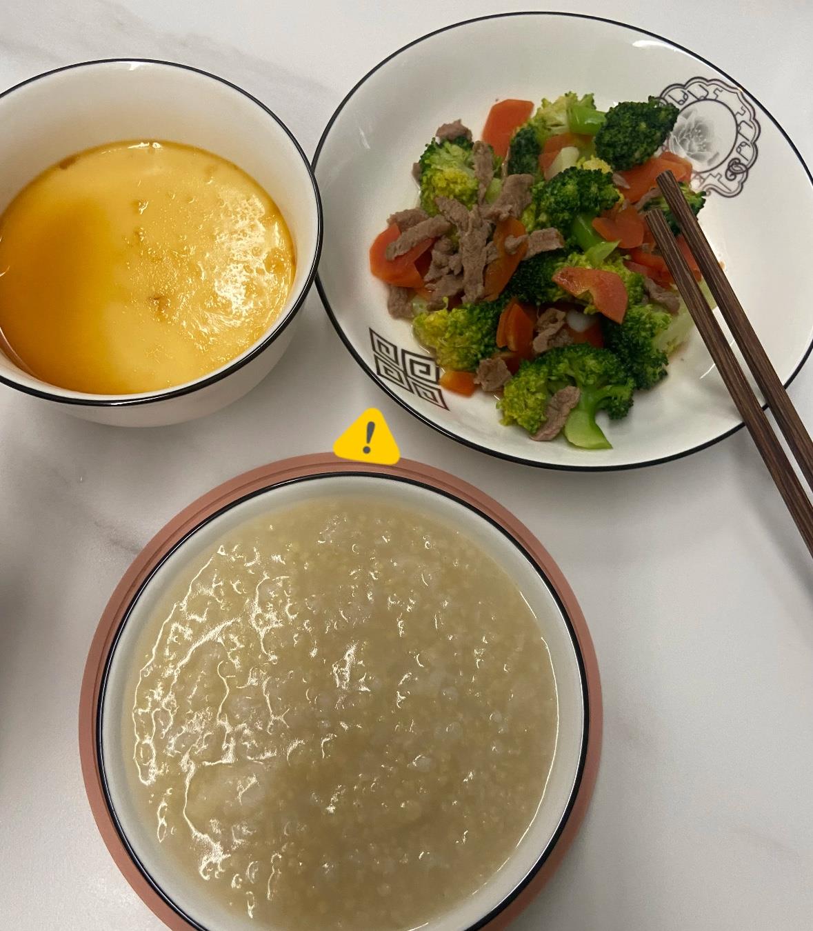 儿媳坐月子第四天，我早上去了市场买了新鲜的蔬菜和猪肉，做好了，端给她，还蒸了鸡蛋