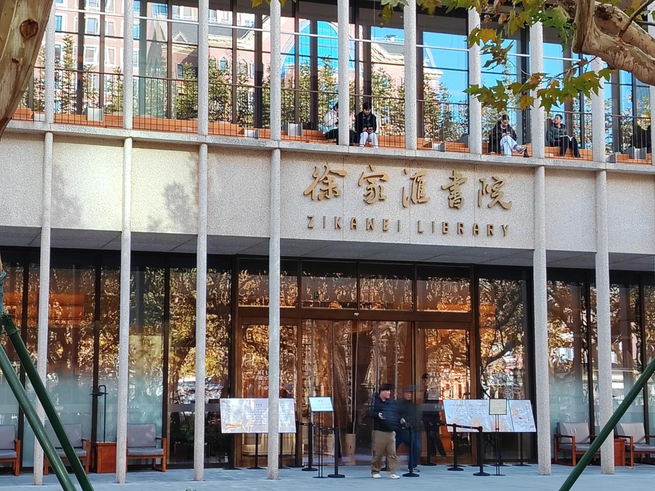 能在上海退休就在上海退休。这个很关键。因为退休工资比其他地方要高。表姐上星期拿到