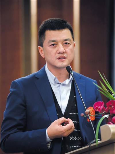 李亚鹏又离婚了！这是他第二次离婚。说实话我连他老婆叫什么名字都还不熟，只知道是