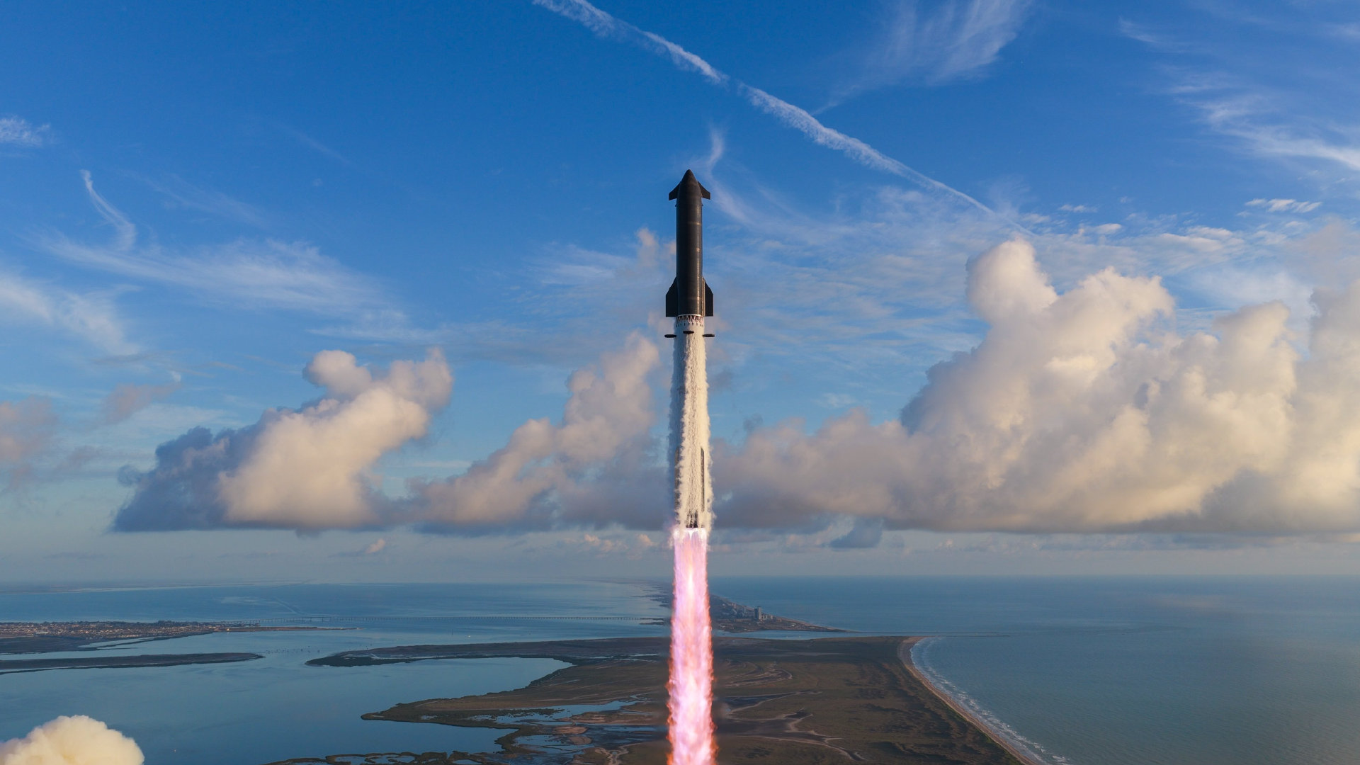 SpaceX在官X上公布了星舰十四飞发射升空时的一些照片，图一绝了～～​