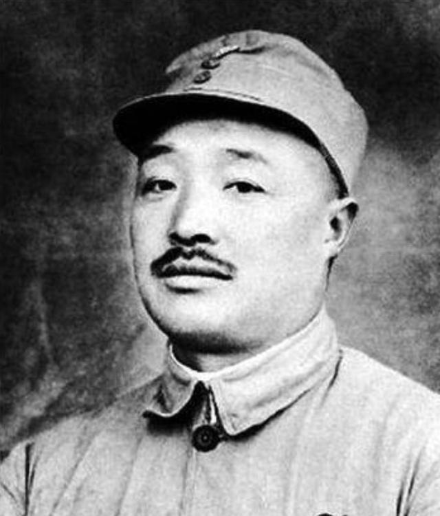 1936年红军胜利会师后，周总理一脸愁容的问贺龙：以后谁来统一指挥大军呢？贺龙当