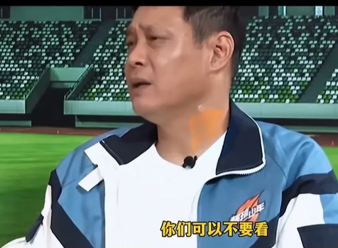 有主持人问范志毅，现在骂国足的球迷很多，这个时候足协和圈内人是应该热处理还是冷处