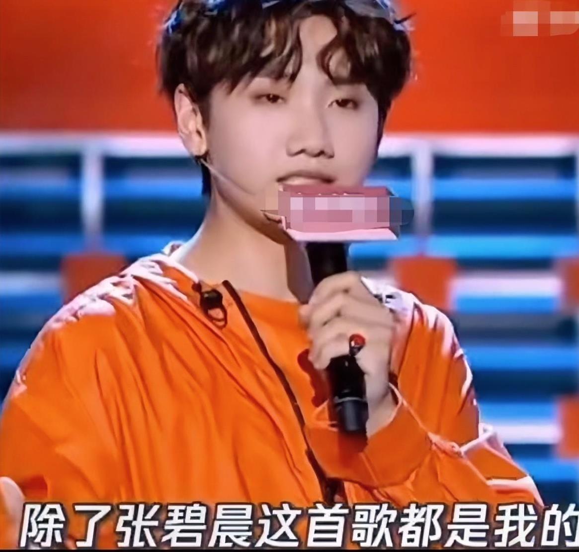 小孩子才看唱的好不好。大人都看版权在谁手里。张碧晨吃亏了。《年轮》这首歌，